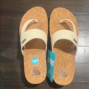 Brand new with tags!! Reef Cushion “sol hi” Sandals -  Tan